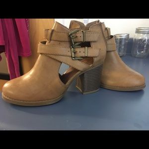 Brown cute booties! Perfect color for spring